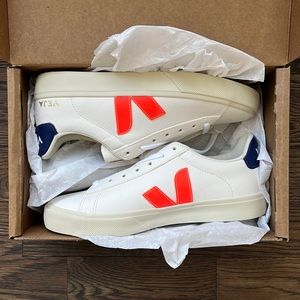 Extra-white, red-orange, & navy Vejas. Size 40
